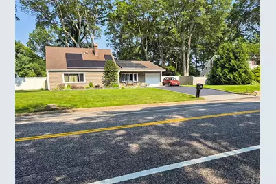 1039 Sipp Avenue, Medford, NY 11763 - Photo 2