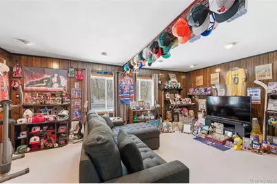 1039 Sipp Avenue, Medford, NY 11763 - Photo 32