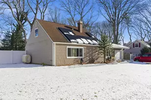 1039 Sipp Ave, Medford, NY 11763 - Photo 6