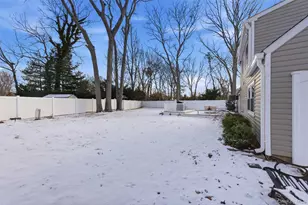 1039 Sipp Ave, Medford, NY 11763 - Photo 18