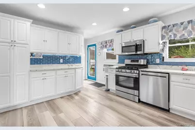 71 Hunter Lane, Centereach, NY 11720 - Photo 4