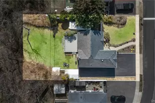 53 Elizabeth Dr, Bethpage, NY 11714 - Photo 2