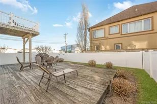 120 Neptune Pl, Massapequa, NY 11758 - Photo 34