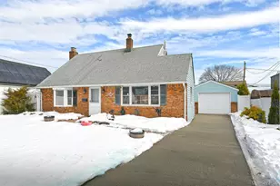 59 Stone Ln, Levittown, NY 11756 - Photo 2