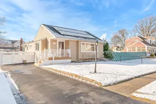 265 S 4th St, Lindenhurst, NY 11757 - Photo 14