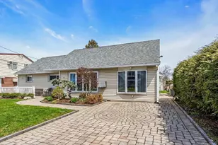 9 Blanche Street St, Plainview, NY 11803 - Photo 2