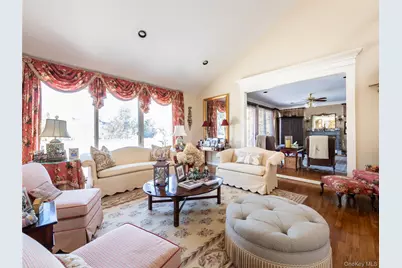 2 Bonnie Lynn Court, Roslyn, NY 11576 - Photo 4