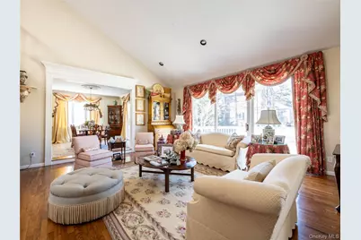 2 Bonnie Lynn Court, Roslyn, NY 11576 - Photo 6