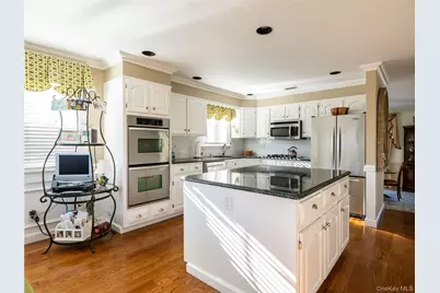 2 Bonnie Lynn Court, Roslyn, NY 11576 - Photo 12