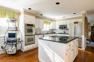 2 Bonnie Lynn Ct, Roslyn, NY 11576 - Photo 12