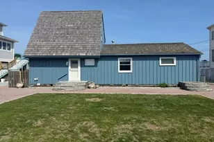 25 Shinnecock Rd, East Quogue, NY 11942 - Photo 2