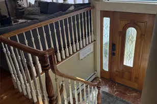 53 Page Dr, Hicksville, NY 11801 - Photo 2