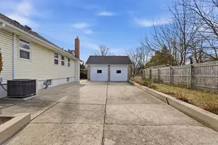 92 Apple St, Brentwood, NY 11717 - Photo 26