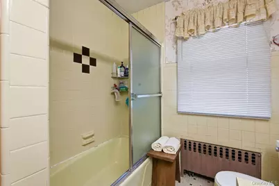 92 Apple Street, Brentwood, NY 11717 - Photo 8