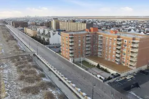 560 W Broadway, Long Beach, NY 11561 - Photo 18