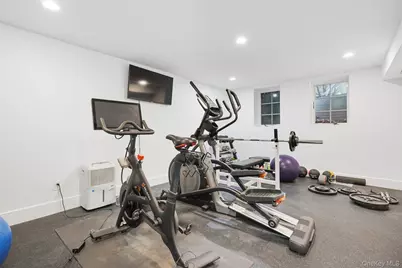 51 Paddington Road, Scarsdale, NY 10583 - Photo 36