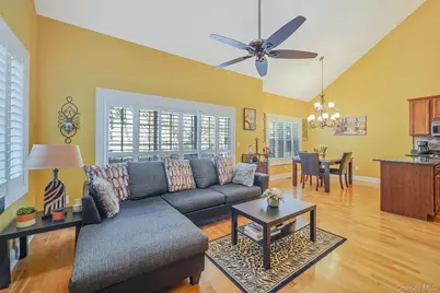 116 Maya Circle, Central Islip, NY 11722 - Photo 4