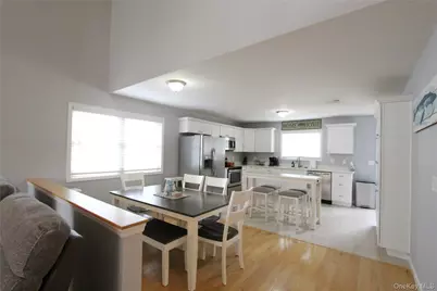 275 Railroad Avenue, Center Moriches, NY 11934 - Photo 4