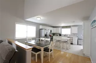 275 Railroad Ave, Center Moriches, NY 11934 - Photo 4