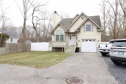 275 Railroad Avenue, Center Moriches, NY 11934 - Photo 2