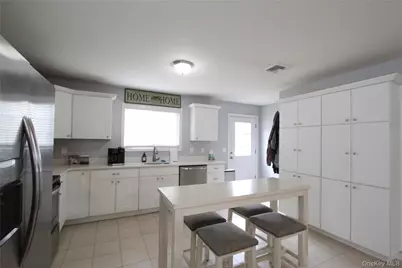 275 Railroad Avenue, Center Moriches, NY 11934 - Photo 6