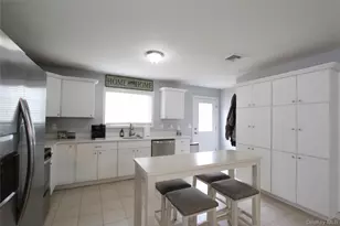 275 Railroad Ave, Center Moriches, NY 11934 - Photo 6