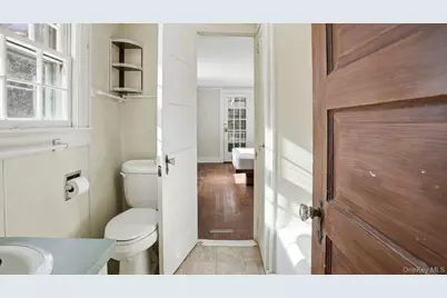 256 E Main Street, Westhampton Beach, NY 11978 - Photo 14