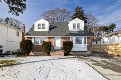 29 West Avenue, Hicksville, NY 11801 - Photo 18