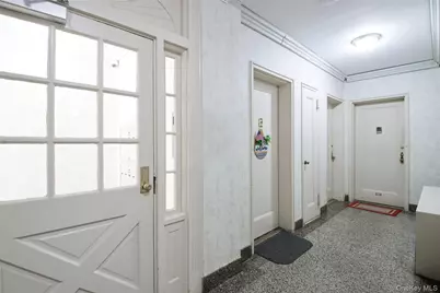 70 S Park Avenue #112, Rockville Centre, NY 11570 - Photo 2