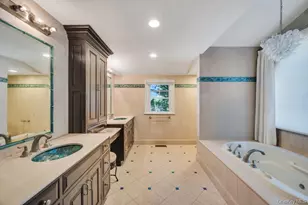 3 School House Ln, Great Neck, NY 11020 - Photo 14