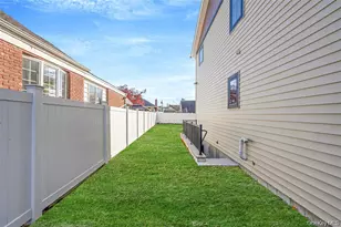 2386 Marlboro St, East Meadow, NY 11554 - Photo 2