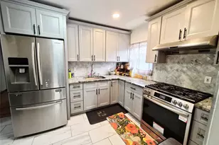 225 E Mineola Ave, Valley Stream, NY 11580 - Photo 6