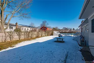 221 Young St, West Babylon, NY 11704 - Photo 4