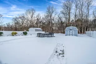 132 Gladstone Ave, West Islip, NY 11795 - Photo 8