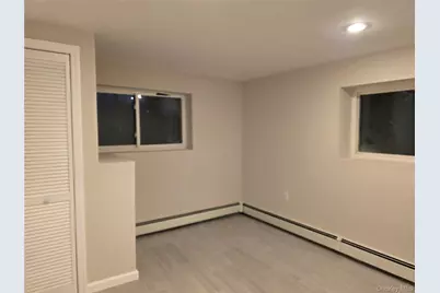 8 Holly Court, North Babylon, NY 11703 - Photo 4