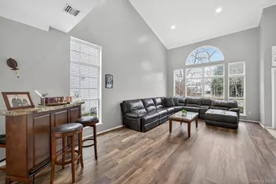 27 Hamlet Drive, Commack, NY 11725 - Photo 6