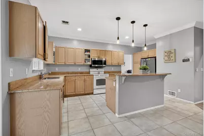 27 Hamlet Drive, Commack, NY 11725 - Photo 12