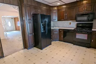 32-27 202nd St, Bayside, NY 11361 - Photo 8