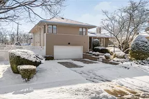 98 Birchwood Park Dr, Jericho, NY 11753 - Photo 2