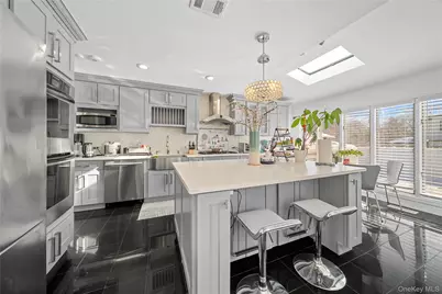 98 Birchwood Park Drive, Jericho, NY 11753 - Photo 12