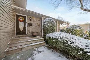 98 Birchwood Park Dr, Jericho, NY 11753 - Photo 4