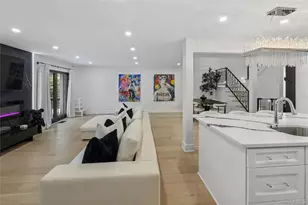 24 Chestnut Ln, Woodbury, NY 11797 - Photo 4