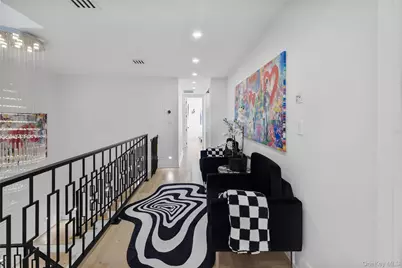 24 Chestnut Lane, Woodbury, NY 11797 - Photo 18