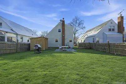 537 8th Avenue, New Hyde Park, NY 11040 - Photo 2