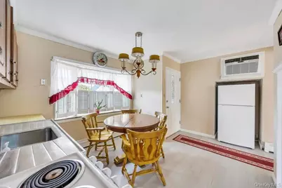 10 Grape Lane, Hicksville, NY 11801 - Photo 4