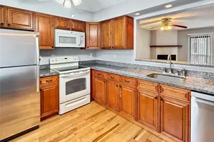 1206 Chelsea Cove S, Hopewell Junction, NY 12533 - Photo 2