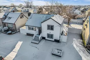 39 Layton St, Freeport, NY 11520 - Photo 18