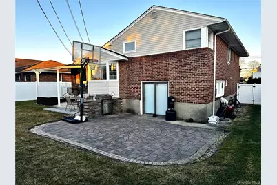 310 Southwood Circle, Syosset, NY 11791 - Photo 24