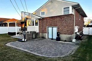 310 Southwood Cir, Syosset, NY 11791 - Photo 24