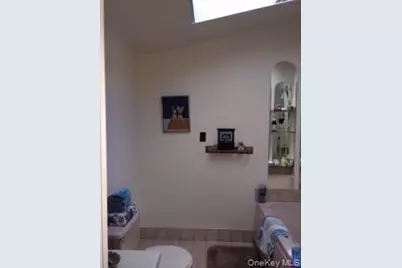 310 Southwood Circle, Syosset, NY 11791 - Photo 16